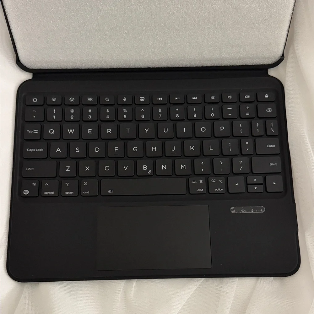 ESR IPAD CASE with Keyboard (iPad 11 Pro 1/2/3 gen)